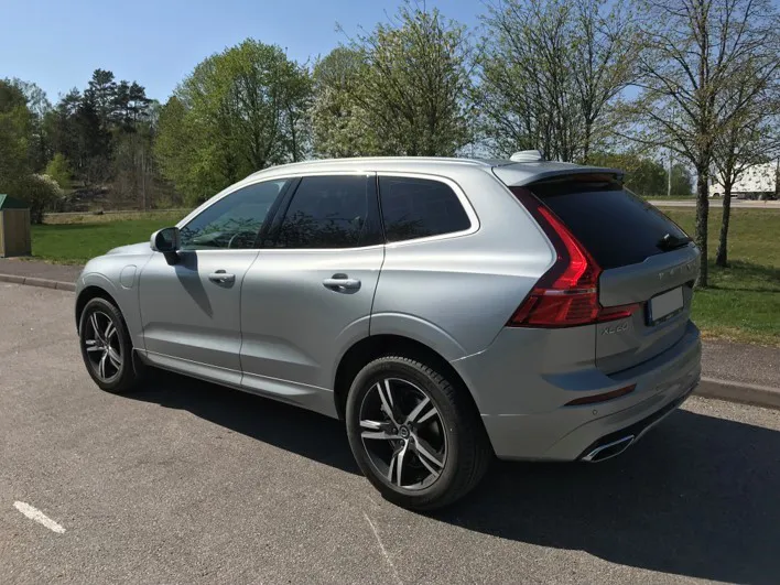 Silver Volvo XC60 SUV med solfilm
